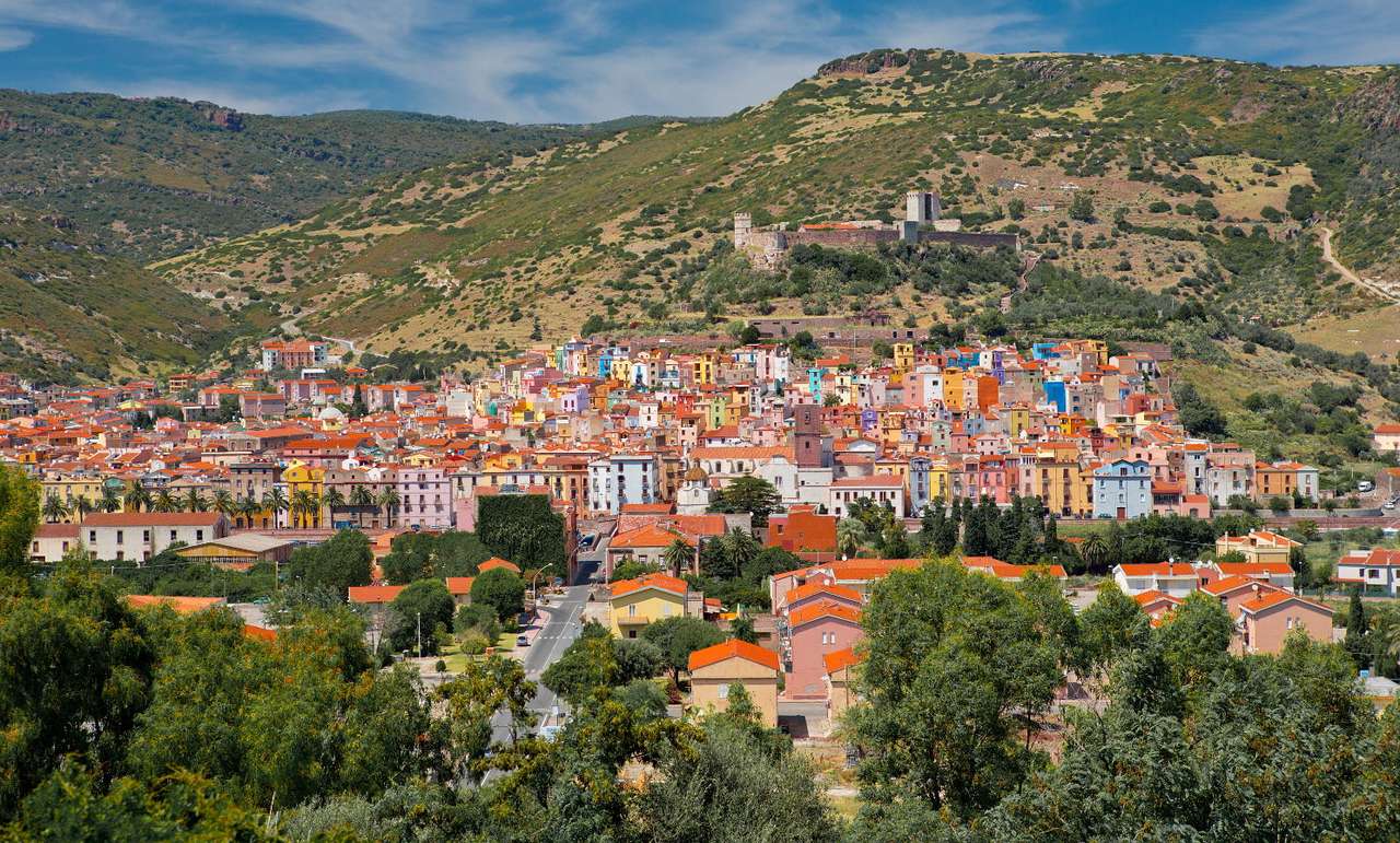 Kolorowe domy w Bosa (Włochy) puzzle online ze zdjęcia