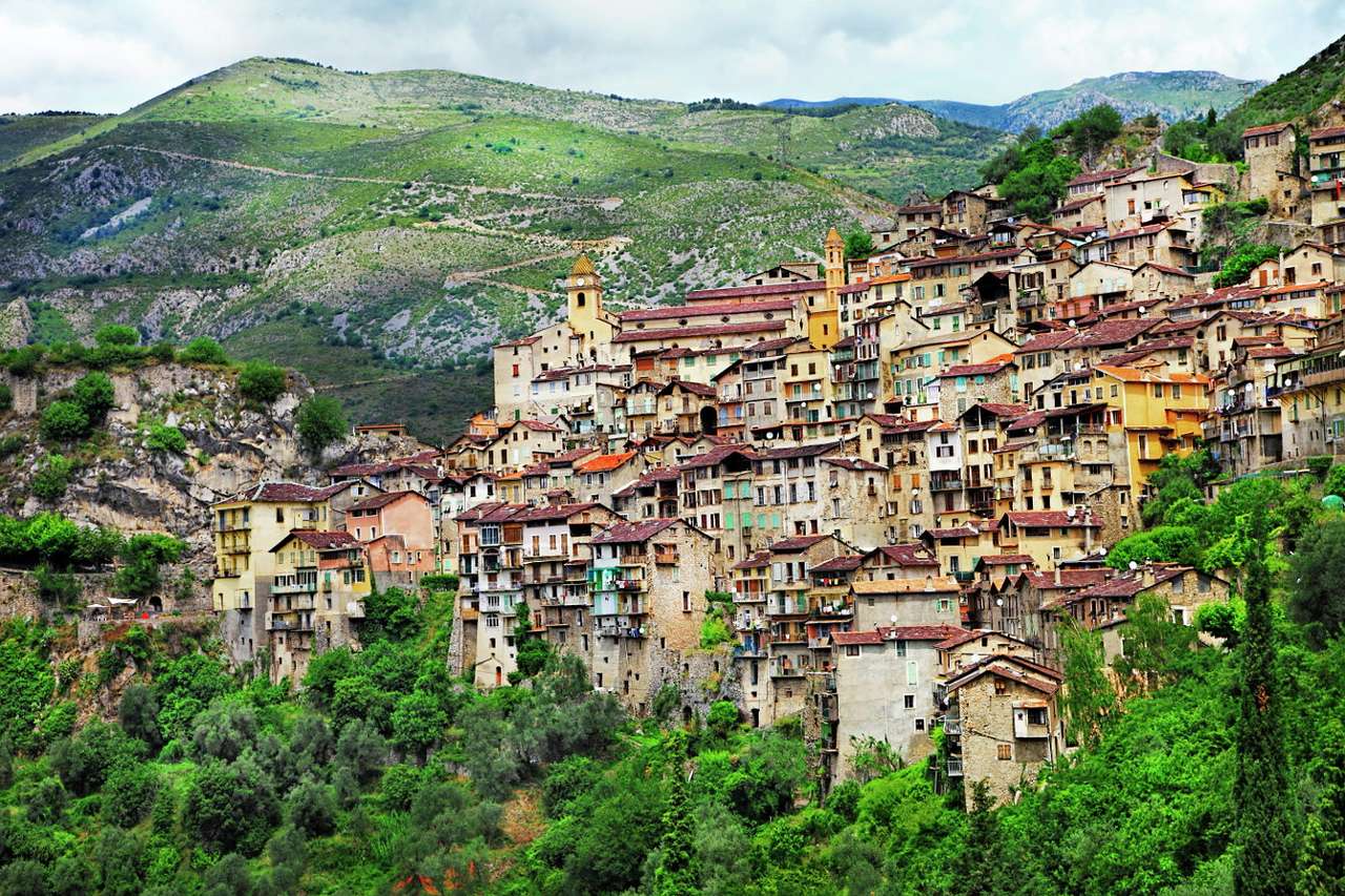 Miejscowość Saorge na tle Alp (Francja) puzzle online