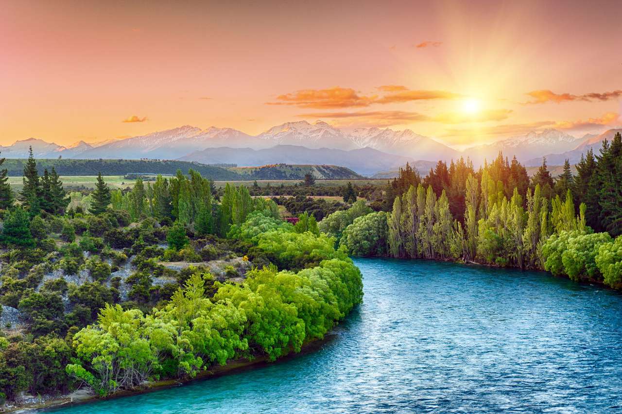 Zachód słońca nad rzeką Clutha u podnóża Alp Południowych (Nowa Zelandia) puzzle