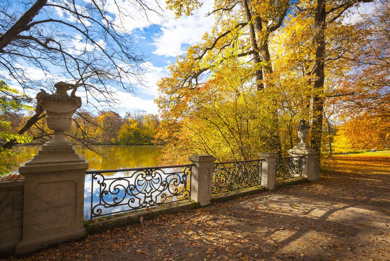 Ogrody Pałacu Nymphenburg jesienią (Niemcy) puzzle online ze zdjęcia