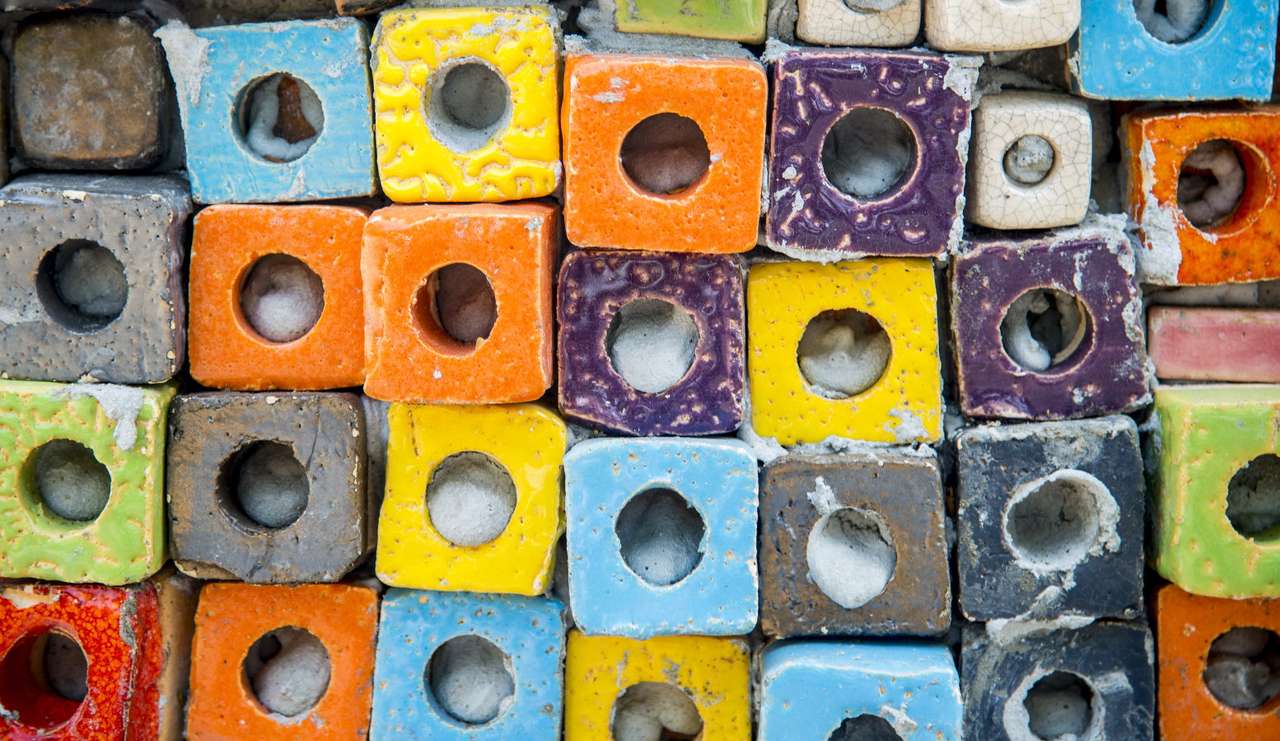 Mur z kolorowych cegieł puzzle online ze zdjęcia