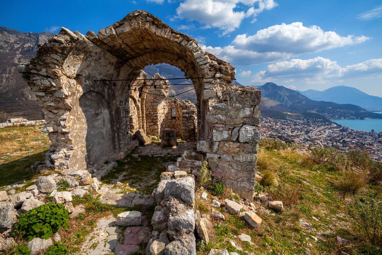 Ruiny twierdzy w Starym Barze (Czarnogóra) puzzle online