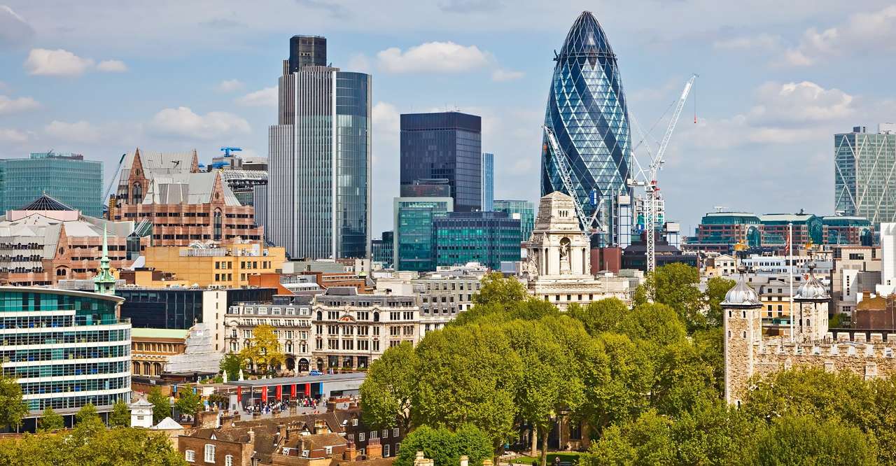 Panorama Londynu z budynkiem 30 St Mary Axe (Wielka Brytania) puzzle online