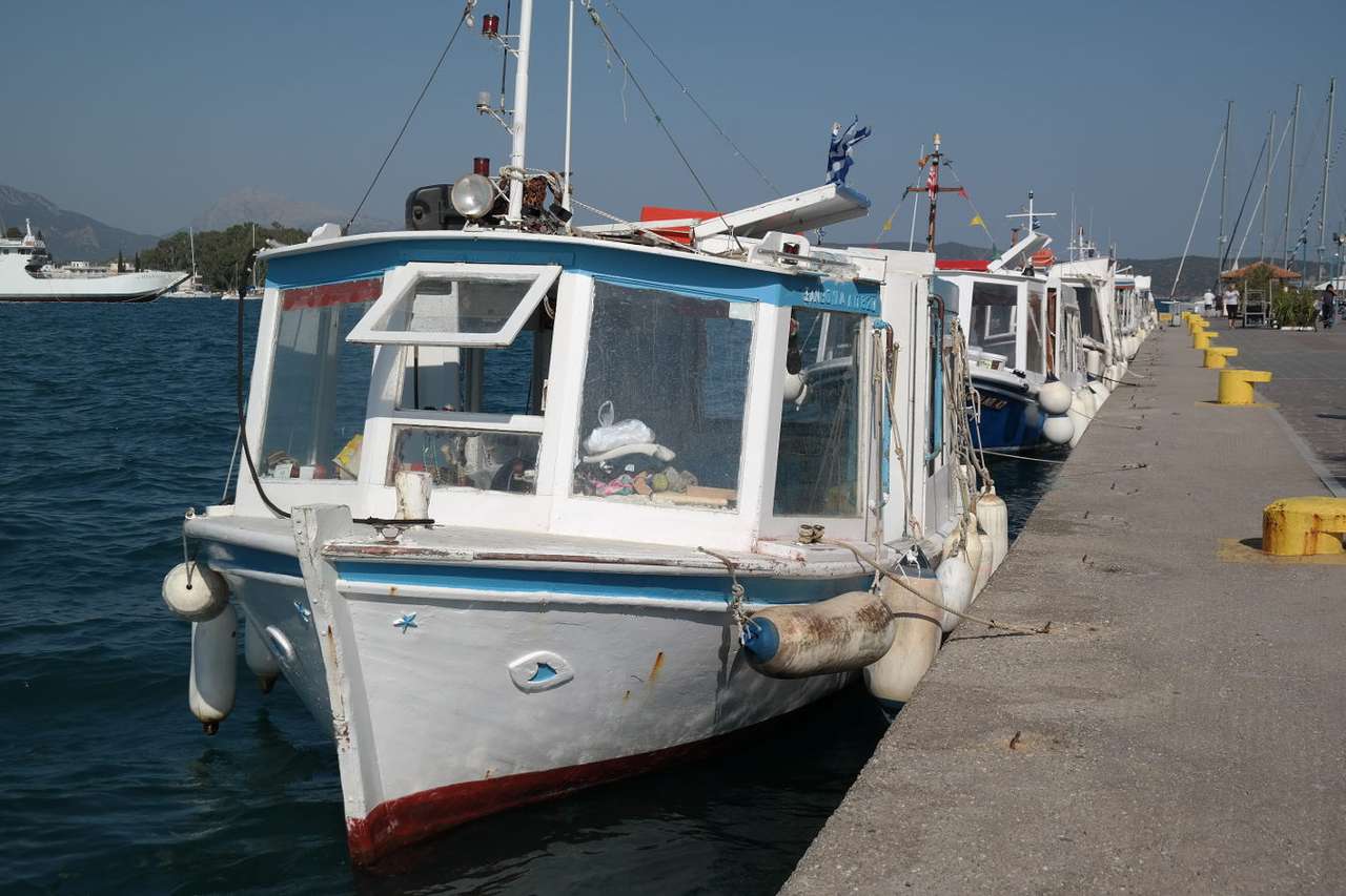 Wodne taksówki na Poros (Grecja) puzzle online ze zdjęcia