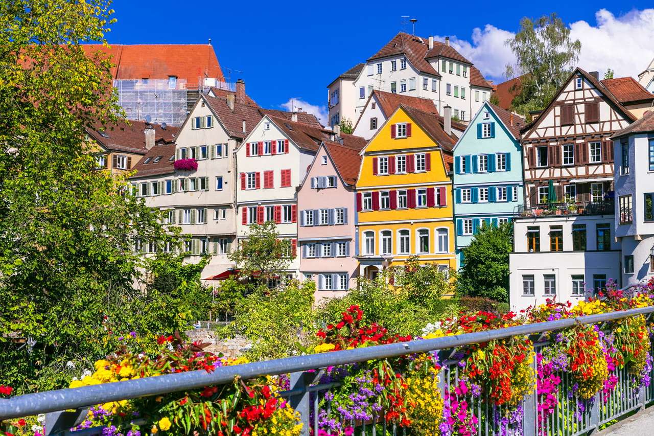 Kolorowe kamienice nad rzeką Neckar w Tybindze (Niemcy) puzzle ze zdjęcia