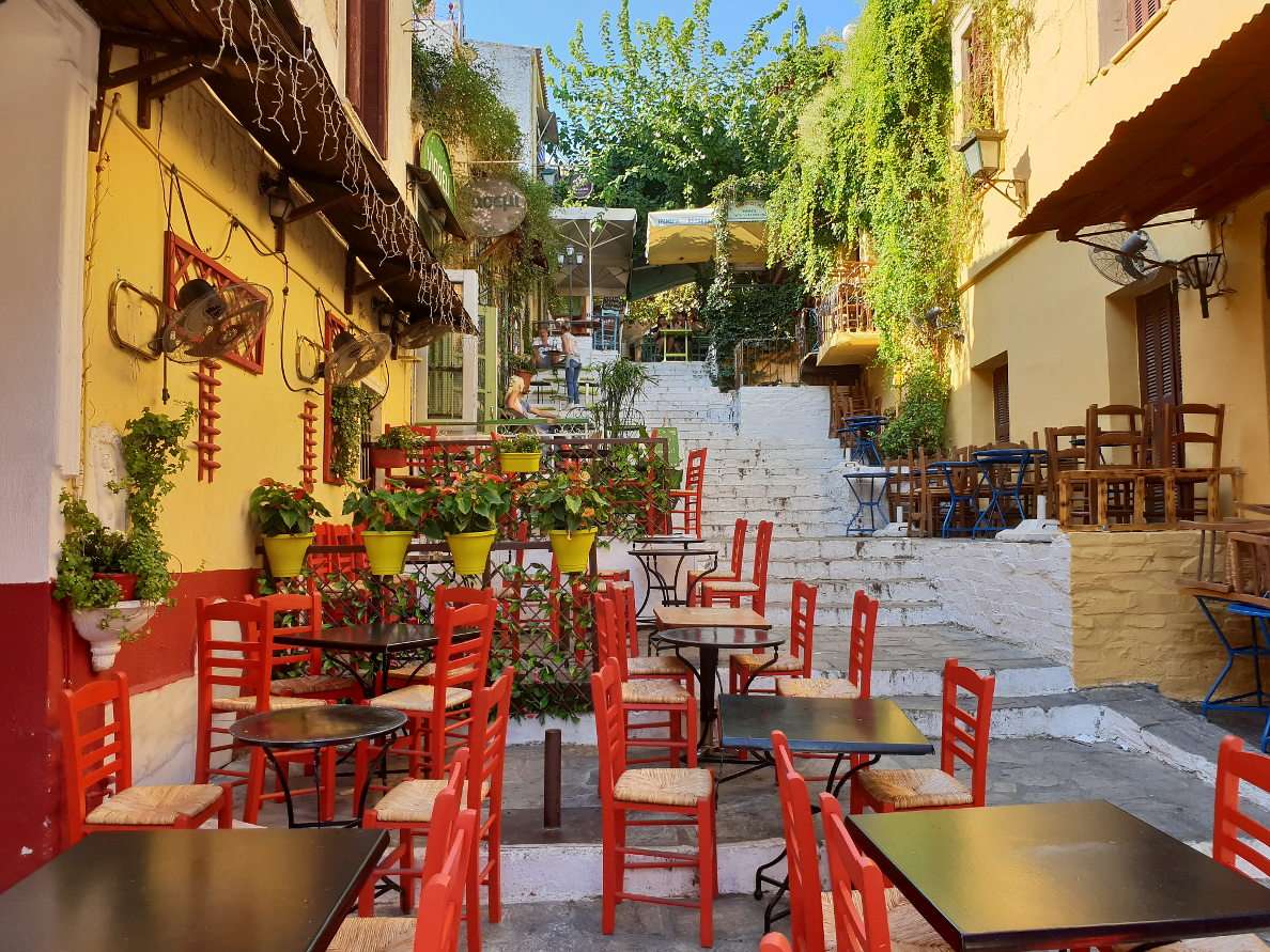 Kamienne schody w ateńskiej dzielnicy Plaka (Grecja) puzzle online ze zdjęcia