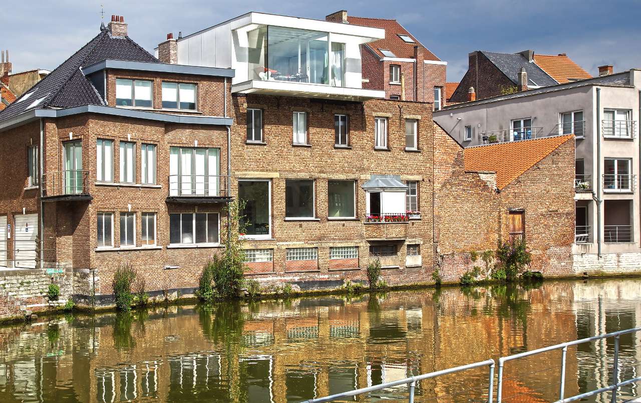 Domy nad kanałem w Mechelen (Belgia) puzzle online ze zdjęcia