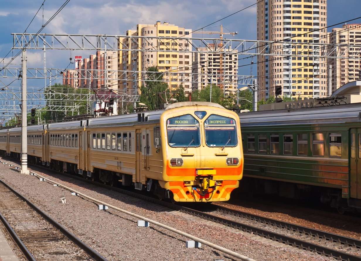 Pociąg kolejki podmiejskiej w Moskwie (Rosja) puzzle online