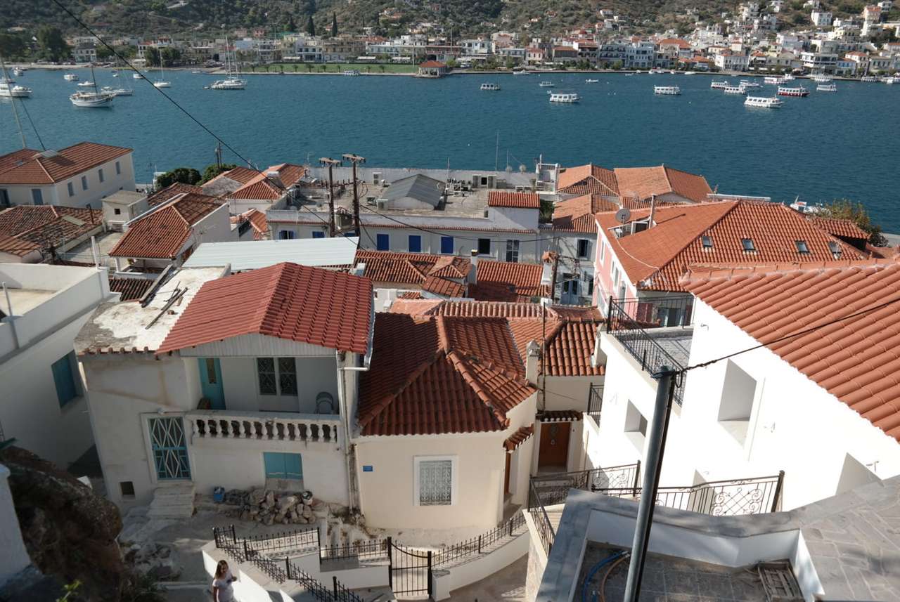 Zabudowa miejska na wyspie Poros (Grecja) puzzle online