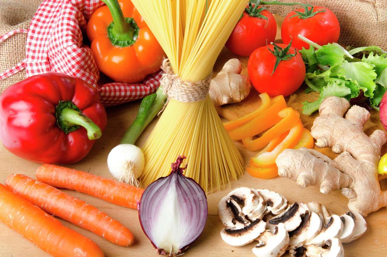 Makaron i warzywa do przyrządzenia spaghetti puzzle online ze zdjęcia