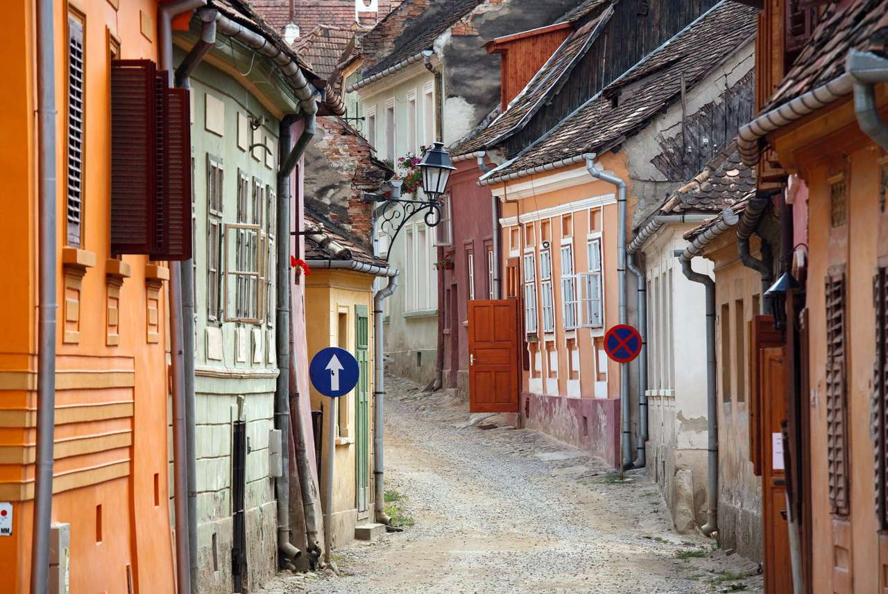 Kolorowa uliczka w Sighisoarze (Rumunia) puzzle