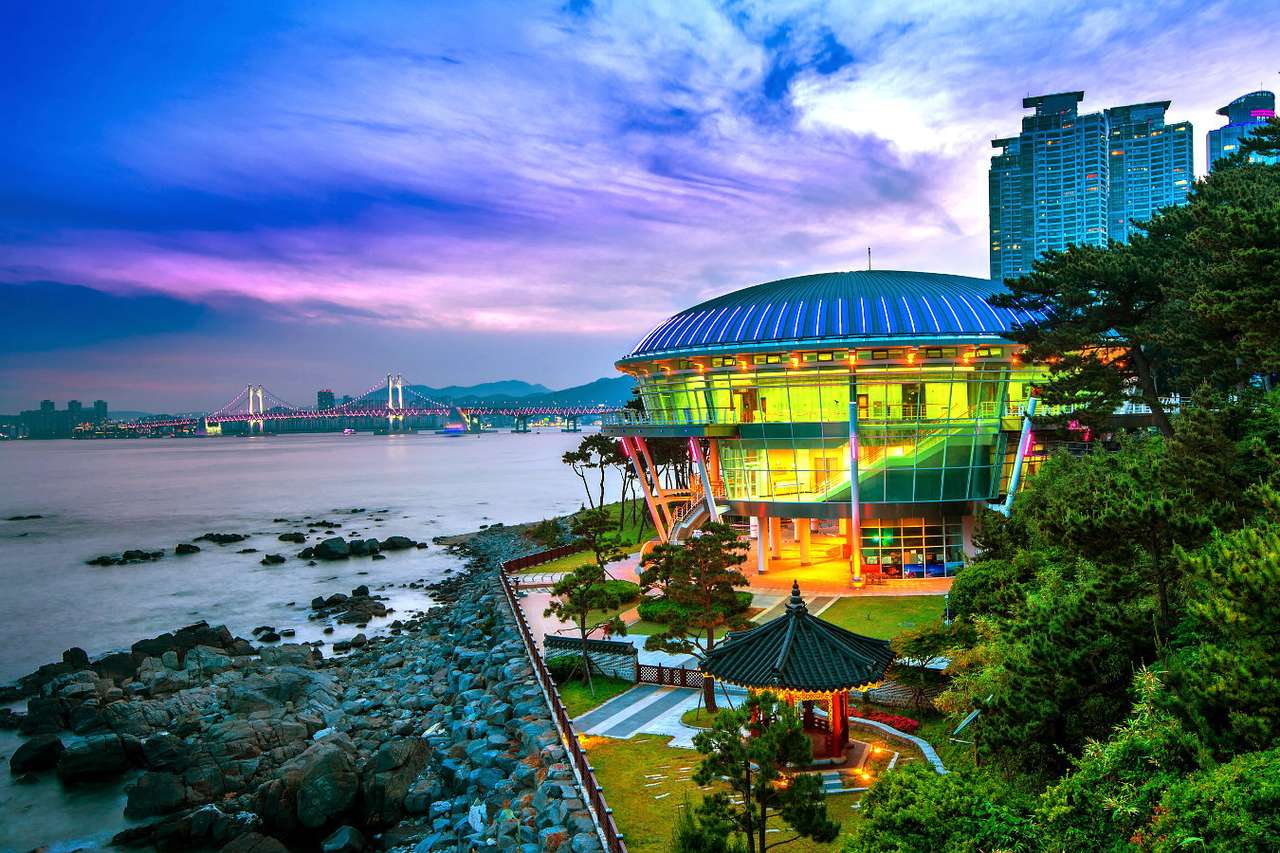 Nurimaru APEC House na wyspie Dongbaekseom (Korea Południowa) puzzle online