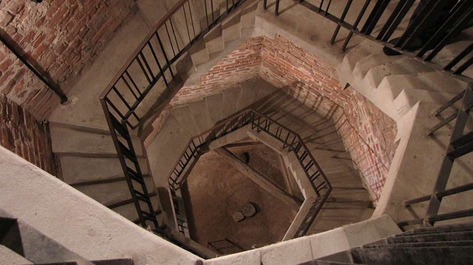 Wnętrze wieży - Zamek w Rawie puzzle online ze zdjęcia