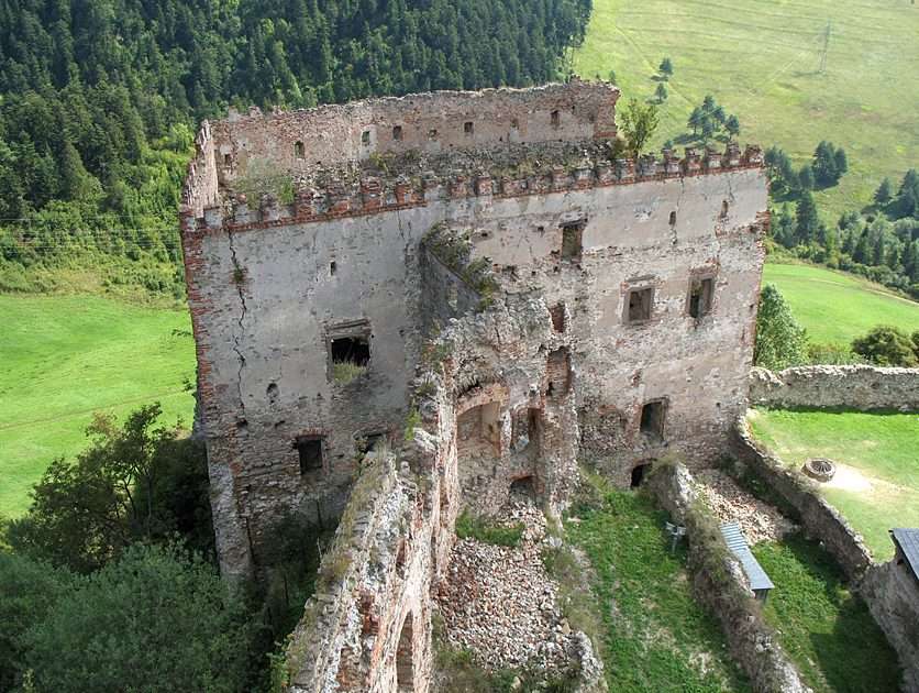 Zamek w Starej Lubowli puzzle online ze zdjęcia