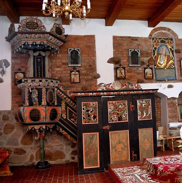 Sucha Koszalińska-wnętrze kościoła puzzle online