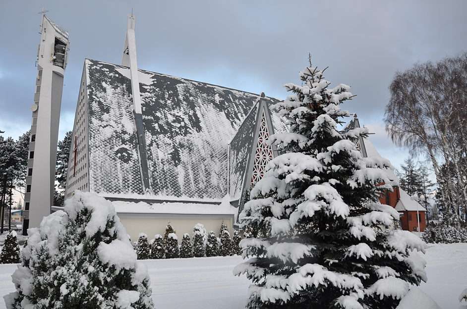 Kościół zimą puzzle online ze zdjęcia