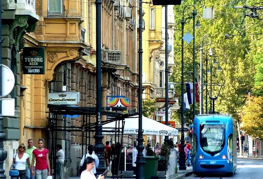 Niebieski tramwaj puzzle online ze zdjęcia