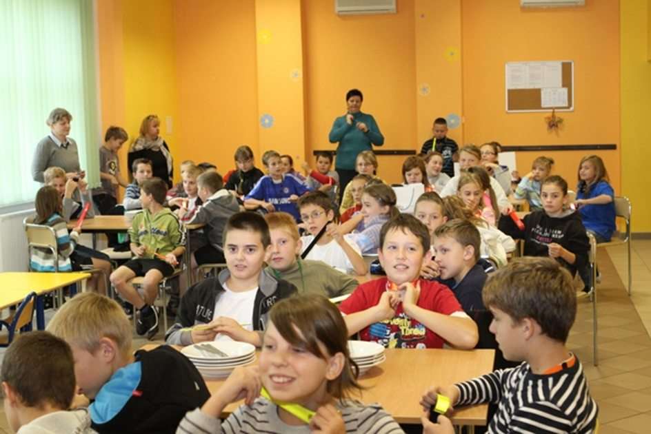 Szkoła w Przylesiu puzzle online ze zdjęcia