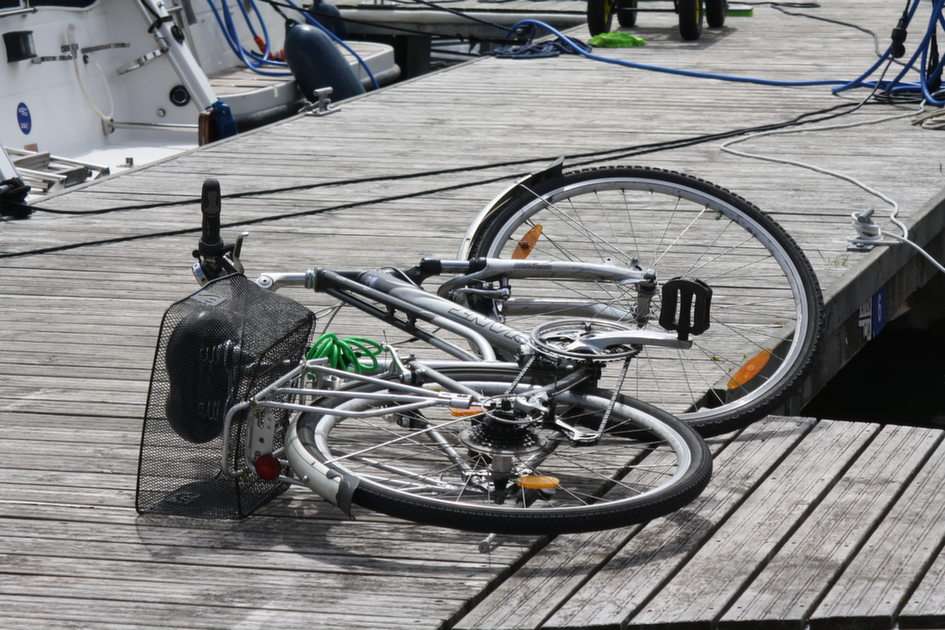 rower na pomoście puzzle online ze zdjęcia