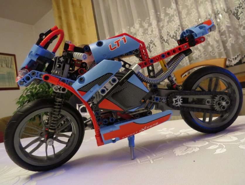 motocykl z klocków puzzle online ze zdjęcia