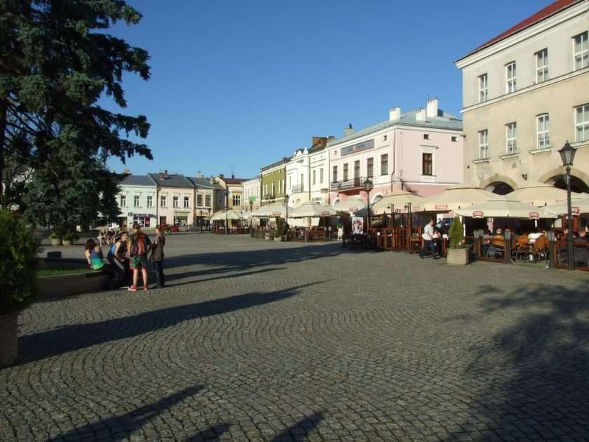 Rynek w Krośnie puzzle online ze zdjęcia