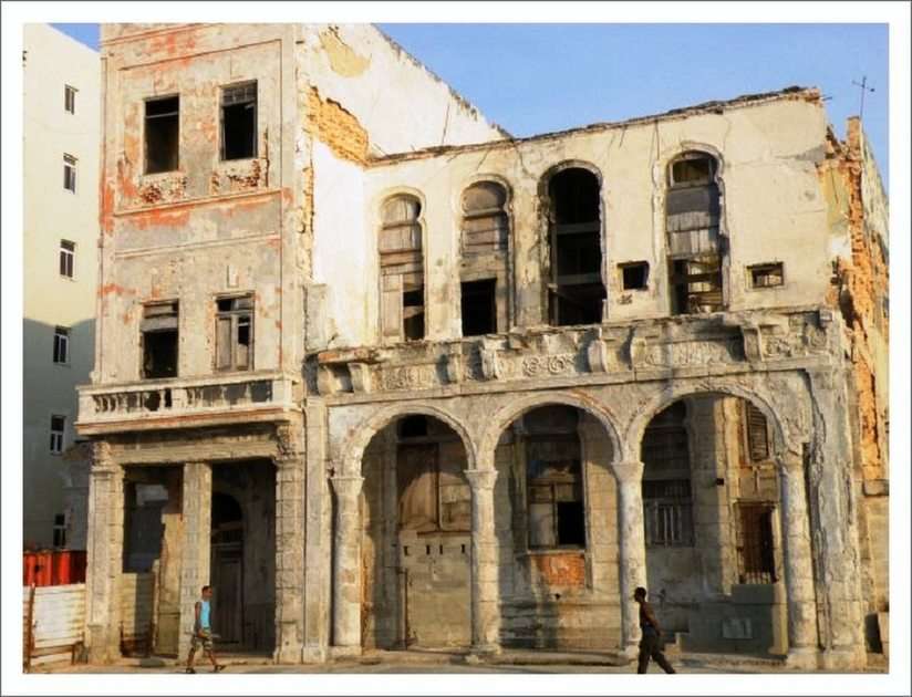 Edificio en La Habana (Kuba) puzzle online ze zdjęcia