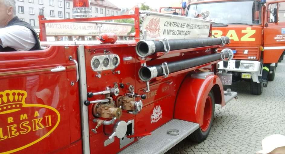 Magirusy pożarnicze w Bytomiu puzzle online ze zdjęcia