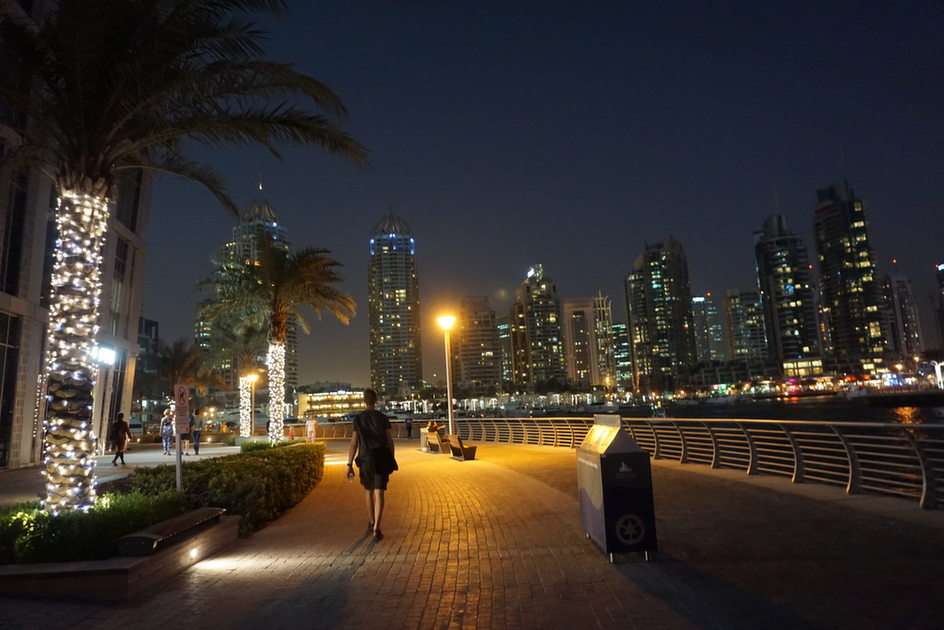 Dubaj nocą puzzle online ze zdjęcia