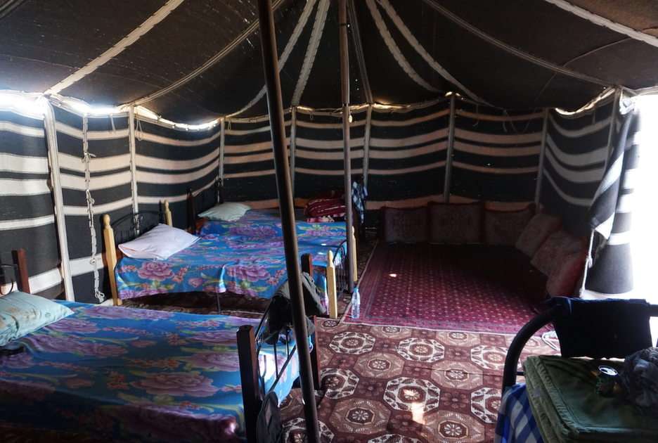 Hostel na pustyni puzzle online ze zdjęcia