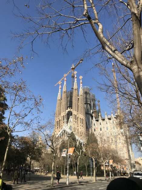 Katedra Gaudiego puzzle online ze zdjęcia