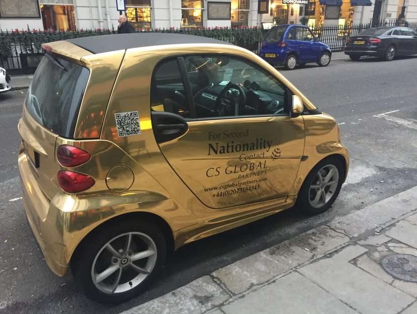 Złoty samochód puzzle online