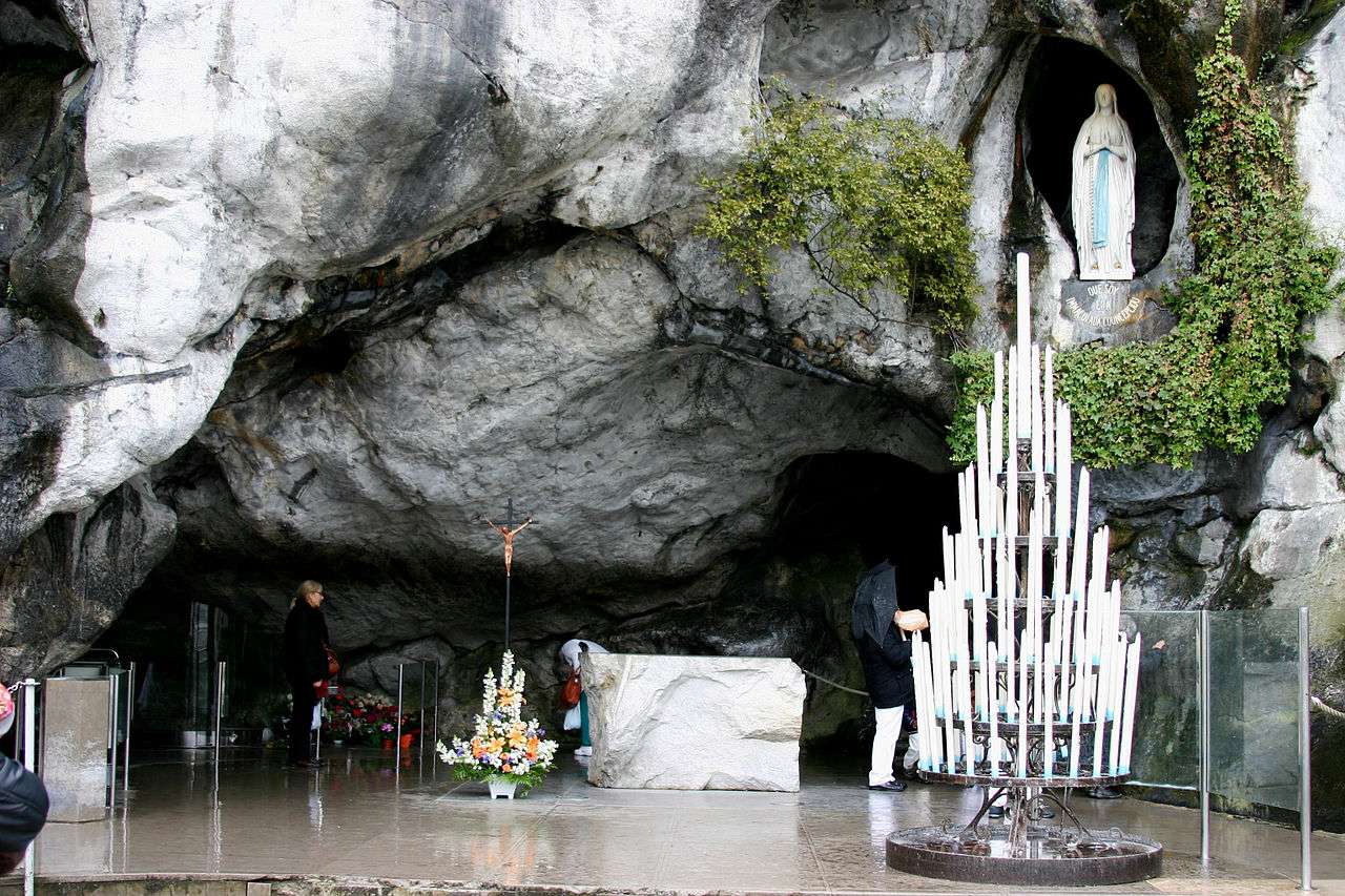 Lourdes - stolicą chorych. puzzle online ze zdjęcia
