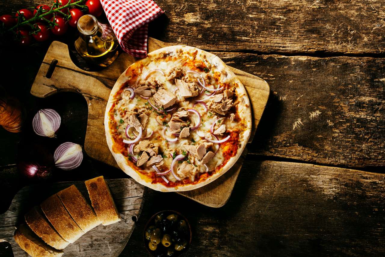 Pyszna pizza prosto z pieca puzzle online ze zdjęcia
