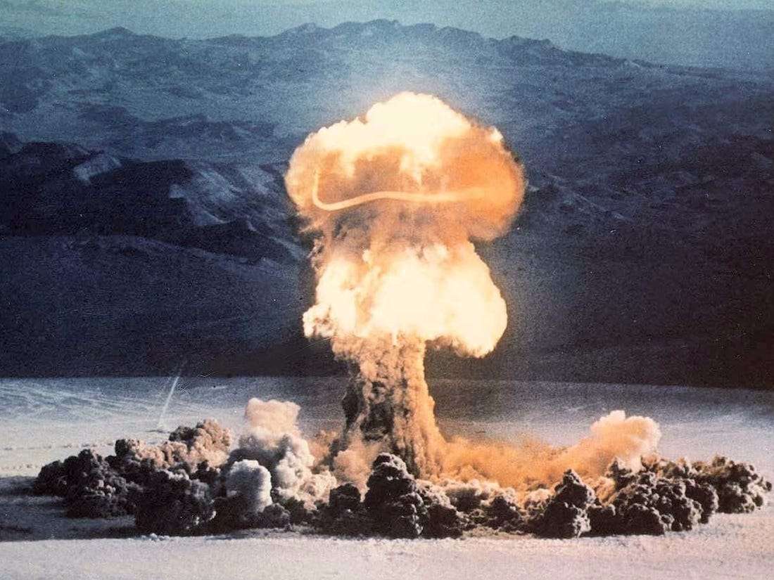 Obraz wybuchu jądrowego puzzle online