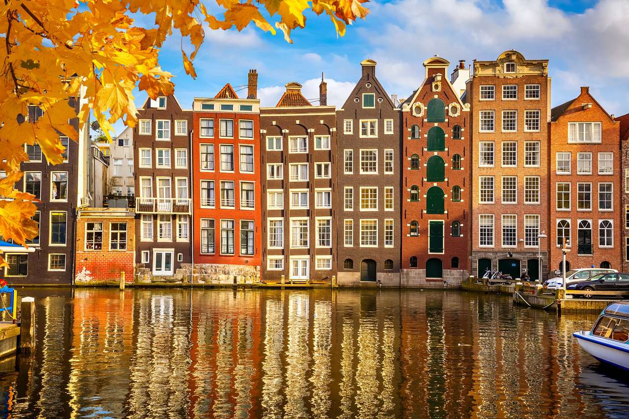 Stare kamienice w Amsterdamie puzzle online ze zdjęcia