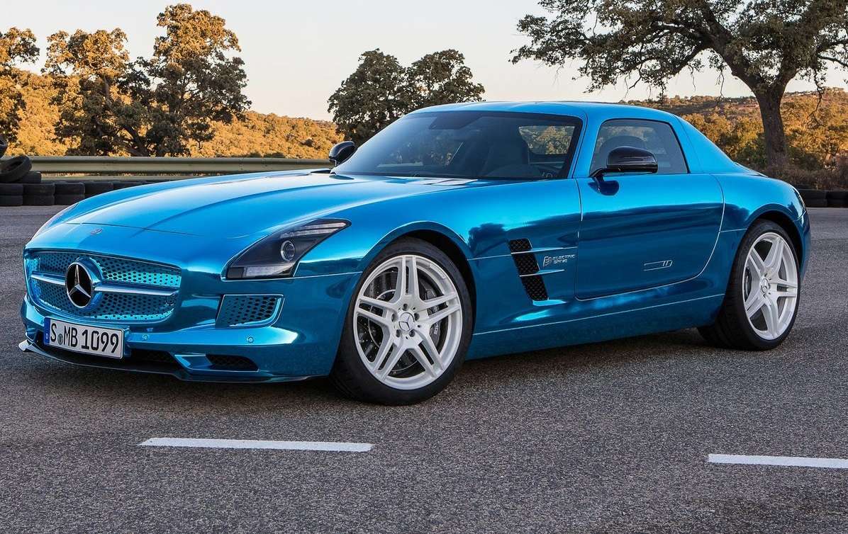 Mercedes-Benz elektryczny w kolorze niebieskim puzzle online