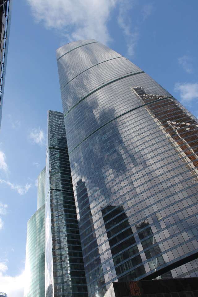 Wysoki budynek puzzle online ze zdjęcia