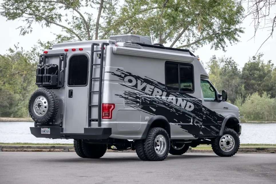FORD F-450 Chinook Overland RV 3 puzzle online
