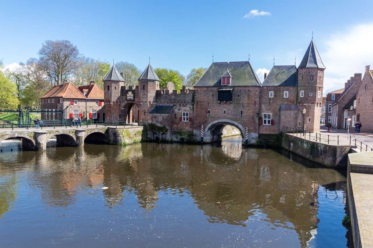 Średniowieczne mury Amersfoort puzzle online ze zdjęcia