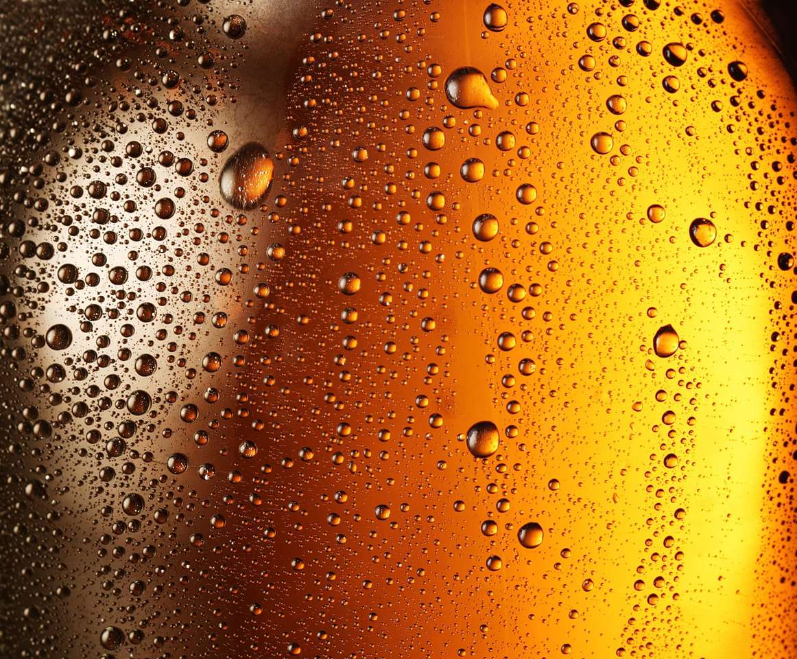 Krople wody na butelce piwa puzzle online ze zdjęcia