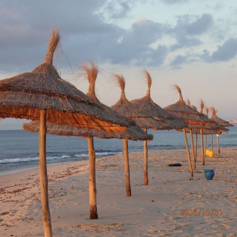 Tunezja plaża hotelowa puzzle online ze zdjęcia