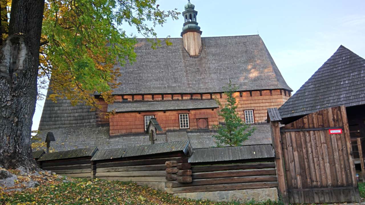 Zabytkowy kościół w Haczowie puzzle online ze zdjęcia