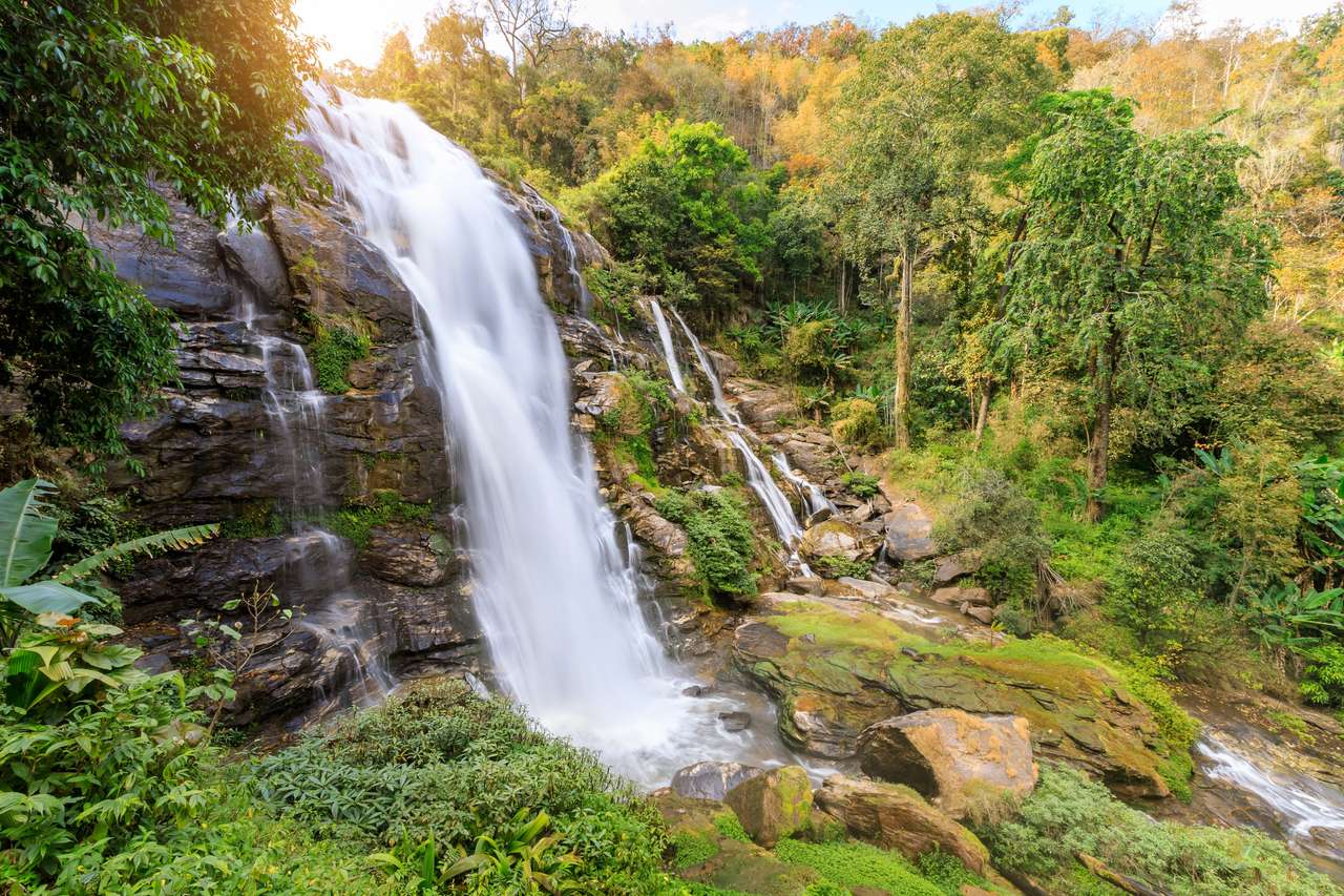 Waachirathan Waterfall, Tajlandia puzzle online