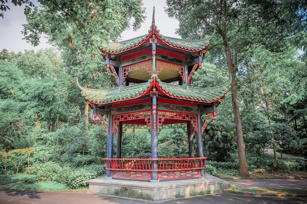 Chiński pawilon w parku puzzle online