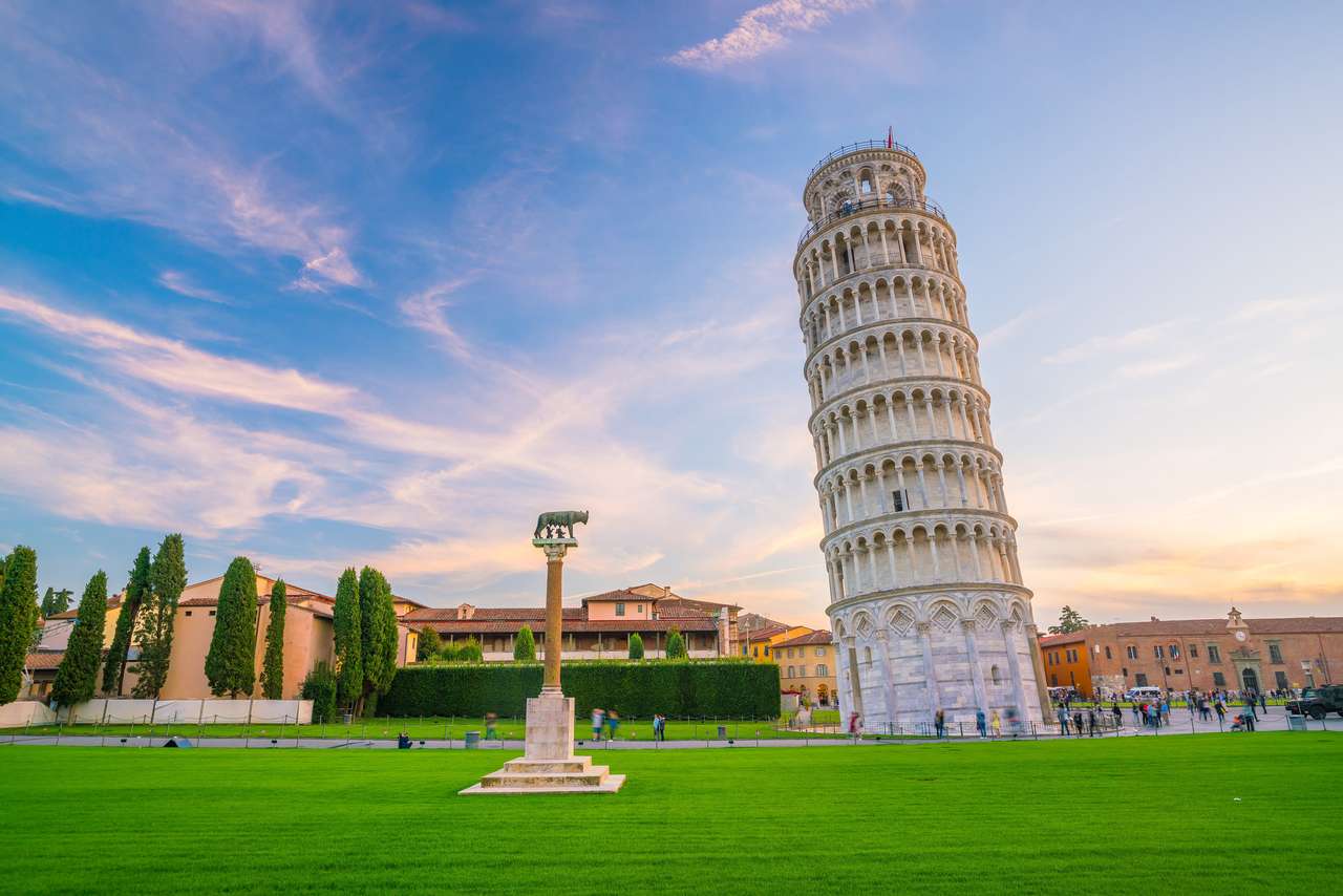 Krzywa wieża w słoneczny dzień w Pizie, Włochy puzzle