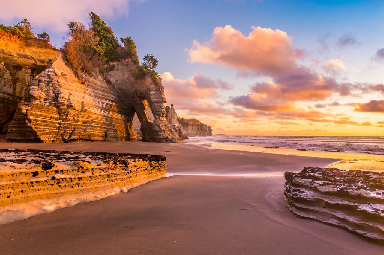 Tongaporutu Beach w Taranaki, Nowa Zelandia puzzle online ze zdjęcia