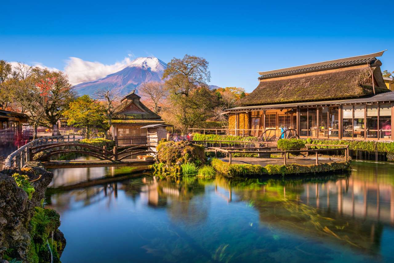 Oshino Hakkai, Japonia z Mt. Fuji w tle. puzzle online