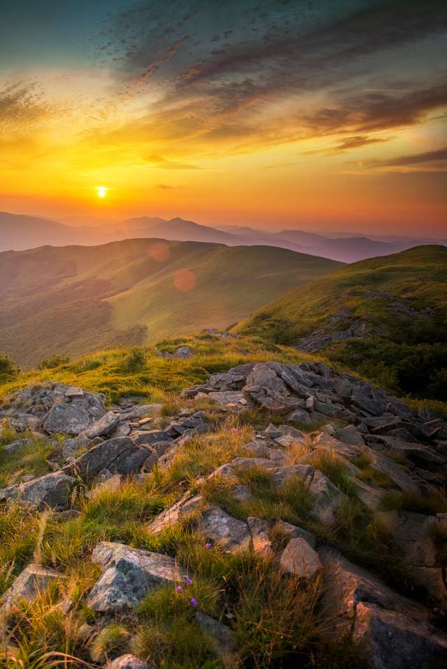 Piękny letni zachód słońca w górach puzzle online ze zdjęcia
