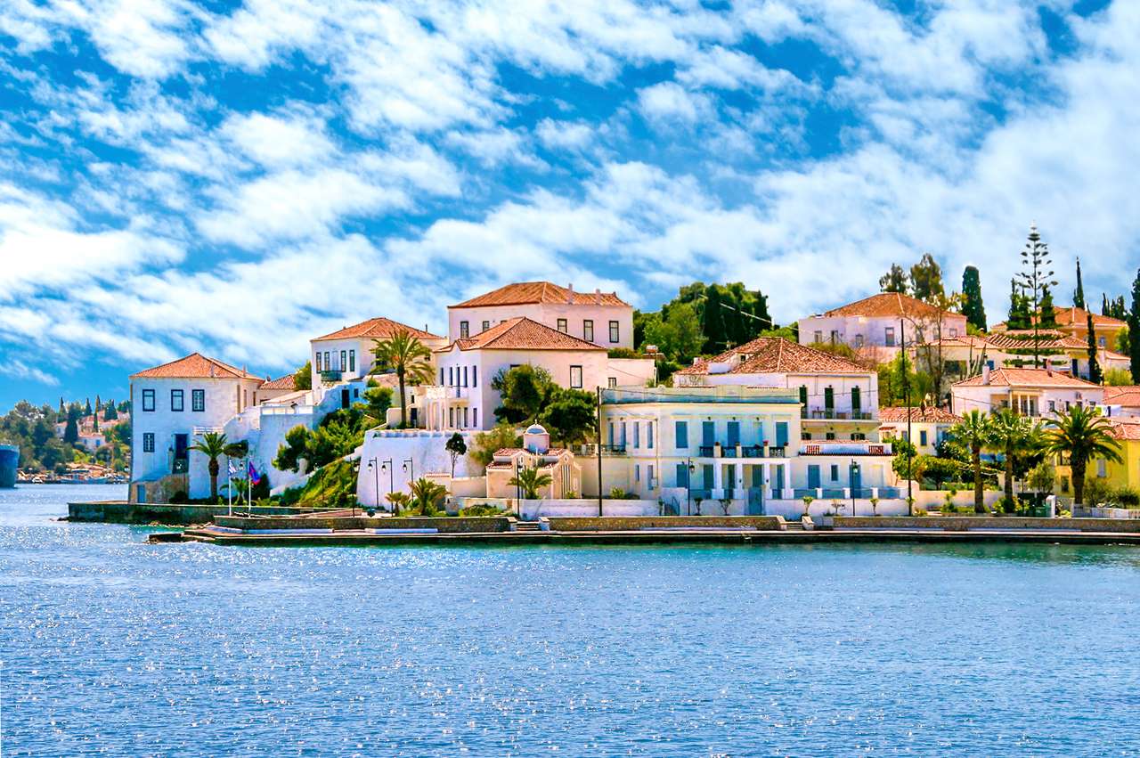 Budynki wyspy Spetses w pobliżu Aten puzzle online ze zdjęcia