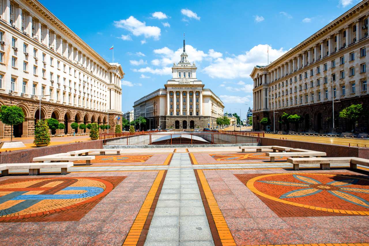 Budynki klasycyzmu socjalistycznego w środkowej Sofii puzzle